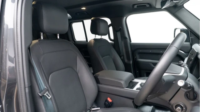 Land Rover Defender (74 Reg) 110 3.0 D350 X-Dynamic HSE Hard Top (Factory URBAN) (5 Seat) Image 3