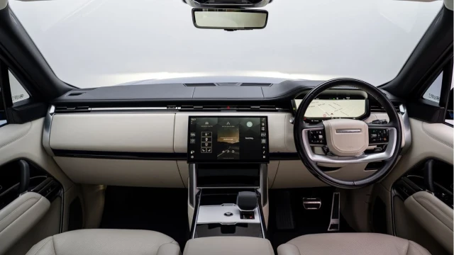 Land Rover Range Rover (74 Reg) 4.4 V8 P530 Autobiography LWB 7 Seat (URBAN) (VAT Q) Image 2