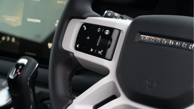 Land Rover Defender (25 Reg) 90 3.0 D250 S Hard Top Commercial (3 Seat)  (+VAT) Image 6