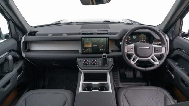 Land Rover Defender (74 Reg) 110 3.0 D350 X-Dynamic SE (2025 Model) (Bespoke) Image 2