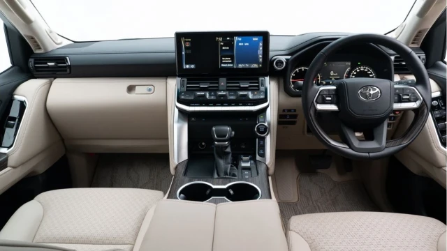 Toyota Land Cruiser (24 Reg) 300 3.5 V6 ZX (7 Seat) (RHD) Image 2