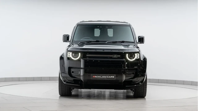 Land Rover Defender (25 Reg) 110 3.0 D250 X-Dynamic SE Hard Top Commercial (3 Seat) (+VAT) Image 8