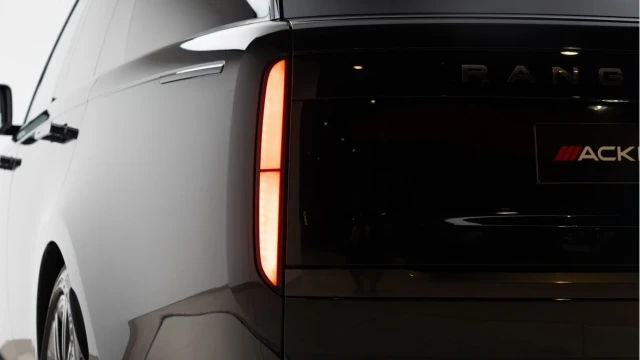 Land Rover Range Rover (74 Reg) 3.0 D350 SE (Shadow Pack) Image 8