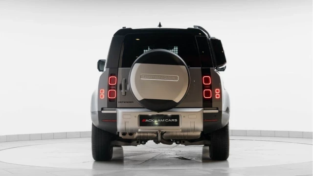 Land Rover Defender (24 Reg) 90 3.0 D250 SE Hard Top Commercial (3 Seat) (+VAT) Image 6