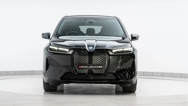 BMW iX (73 Reg) 50 M Sport xDrive Image 4