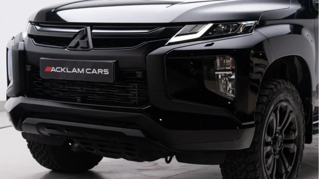 Mitsubishi L200 (20 Reg) 2.2 DI-D Barbarian X Black Edition (NO VAT) Image 8