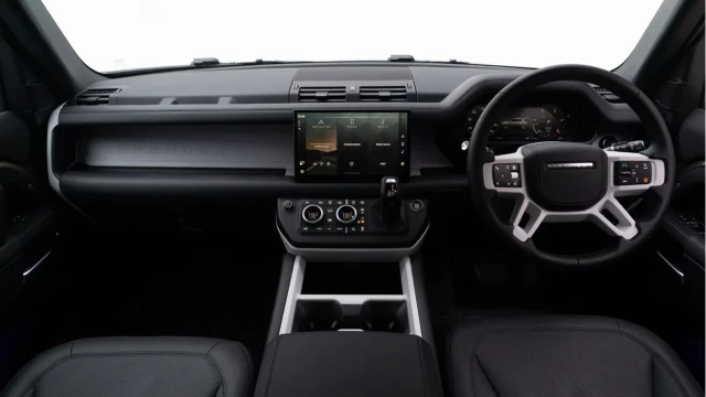 Land Rover Defender (25 Reg) 110 3.0 D350 X-Dynamic HSE (7 Seat) (Bespoke) Image 2