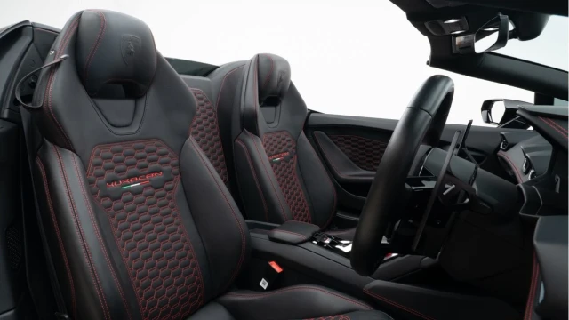 Lamborghini Huracan (18 Reg) 5.2 V10 LP 610-4 Spyder Image 3