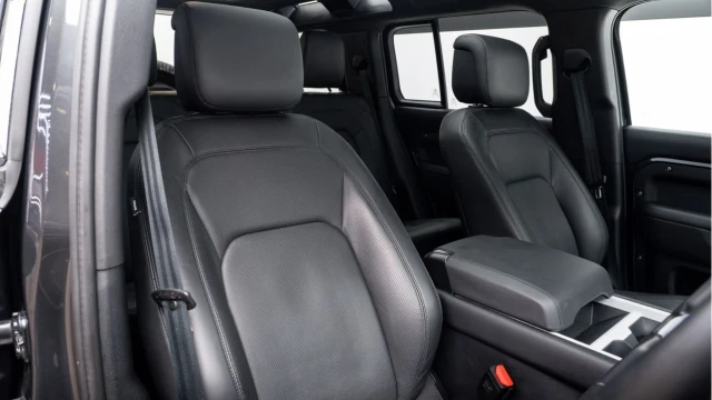 Land Rover Defender (74 Reg) 110 3.0 D350 X-Dynamic HSE (Black Pack) Image 3