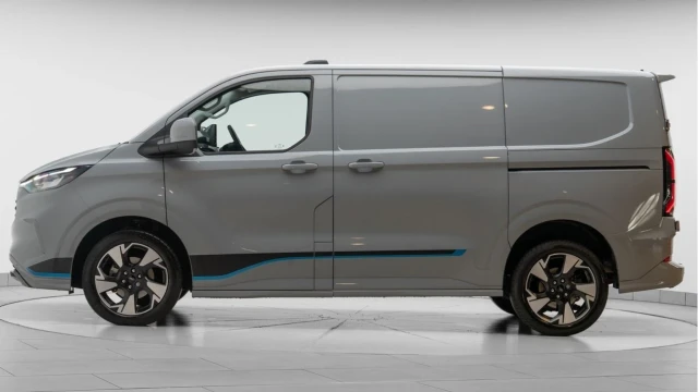 Ford Transit Custom (25 Reg) Custom 320 2.0 Ecoblue Sport (+VAT) Image 4