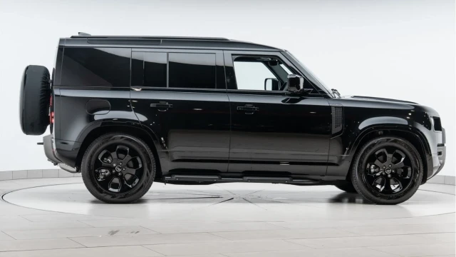 Land Rover Defender (25 Reg) 110 3.0 D250 X-Dynamic SE Hard Top (5 Seat) (+VAT) Image 8