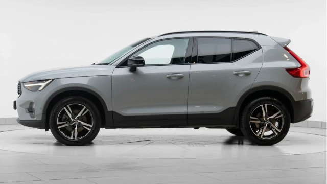 Volvo XC40 (73 Reg) 2.0 B4 Plus Image 4