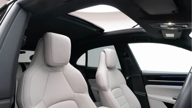 Porsche Macan (74 Reg) 4S Electric Image 3