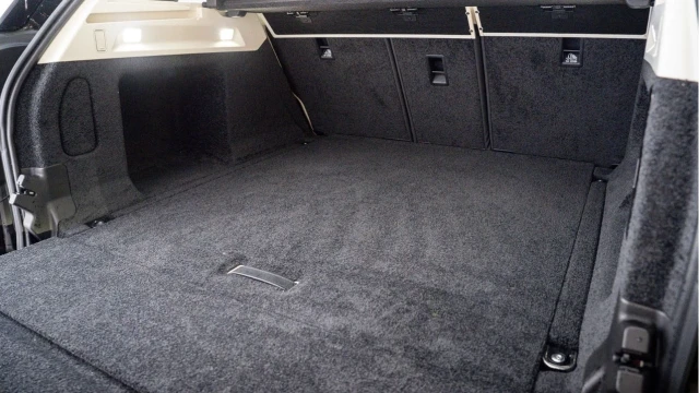 Land Rover Range Rover (25 Reg) 3.0 D350 HSE (Shadow Pack) Image 8