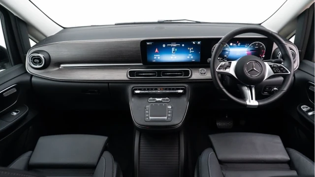 Mercedes-Benz V Class (24 Reg) V220 2.0D Premium LWB (7 Seat) Image 2