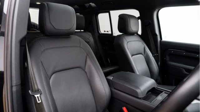 Land Rover Defender (24 Reg) 110 3.0 D300 HSE (Bespoke) Image 3