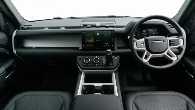 Land Rover Defender (25 Reg) 110 3.0 D350 X-Dynamic SE (7 Seat) Image 2
