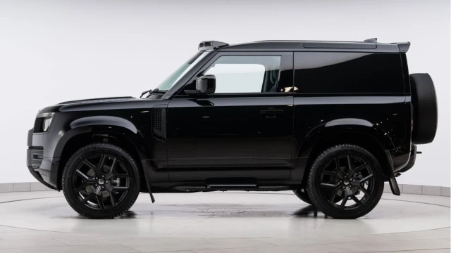 Land Rover Defender (74 Reg) 90 3.0 D250 X-Dynamic SE Hard Top Commercial (3 Seat) (Bespoke URBAN) (+VAT) Image 5