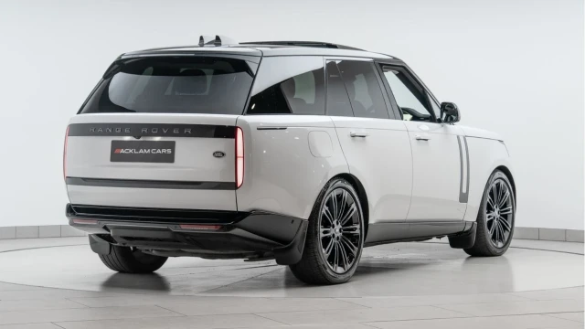 Land Rover Range Rover (72 Reg) 3.0 D350 SE (Shadow Pack) Image 6