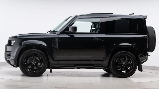 Land Rover Defender (74 Reg) 90 3.0 D350 X-Dynamic HSE (Black Pack) Image 4