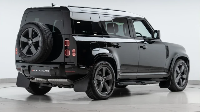 Land Rover Defender (25 Reg) 110 3.0 D350 X-Dynamic HSE (Black Pack) Image 6