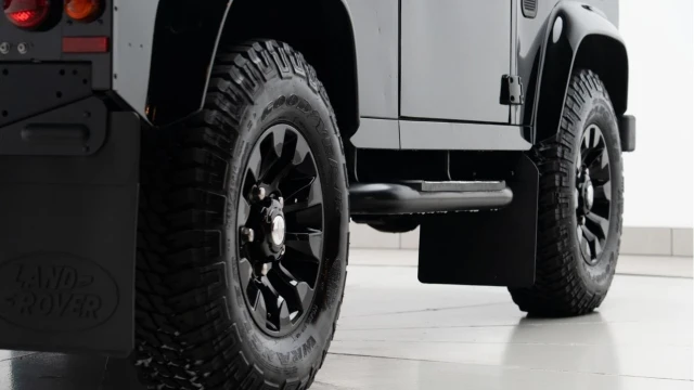 Land Rover Defender (15 Reg) 90 2.2TD XS Hard Top (No VAT) Image 8