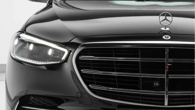Mercedes-Benz S Class (22 Reg) S500 L 3.0 AMG Line Premium Plus Executive 4Matic Image 8
