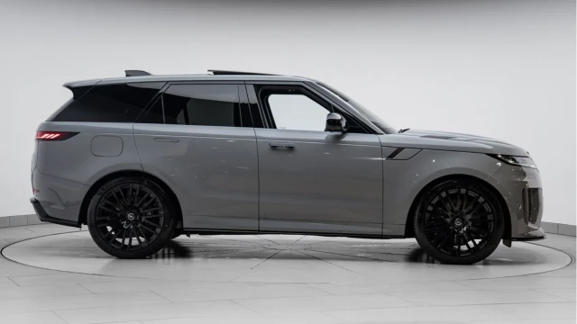 Land Rover Range Rover Sport (75 Reg) 4.4 V8 P635 Edition Two Image 5