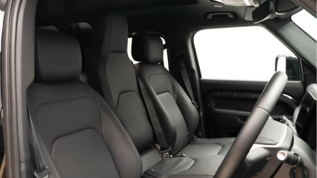 Land Rover Defender (25 Reg) 110 3.0 D250 X-Dynamic HSE Hard Top (6 Seat) (+VAT) Image 3