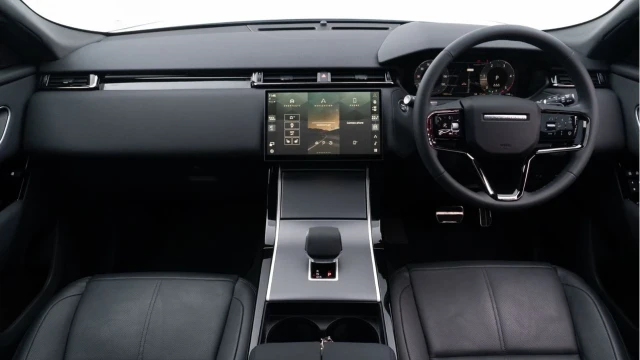 Land Rover Range Rover Velar (23 Reg) 2.0 D200 Dynamic SE Image 2