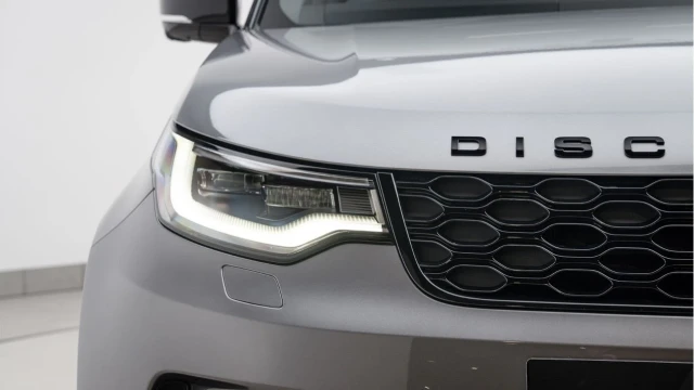 Land Rover Discovery (74 Reg) 3.0 D350 Dynamic SE Image 5