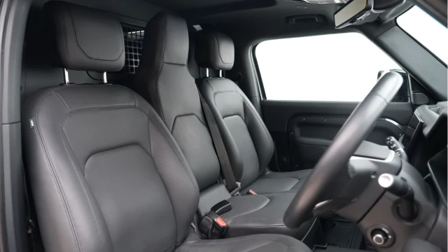 Land Rover Defender (23 Reg) 90 3.0 D250 HSE Hard Top Commercial (3 Seat) (+VAT) Image 3