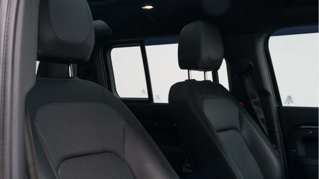 Land Rover Defender (24 Reg) 110 3.0 D250 X-Dynamic SE (Black Pack) Image 3