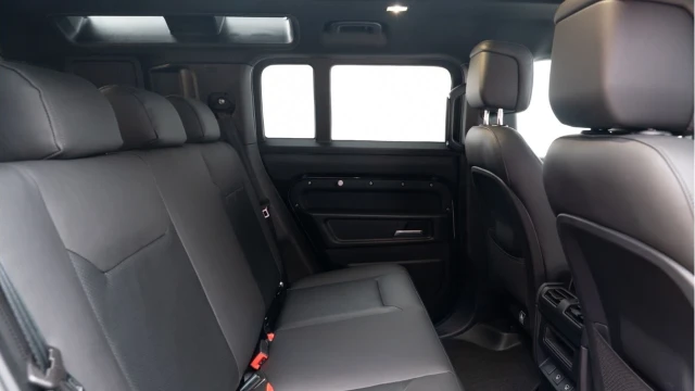 Land Rover Defender (74 Reg) 110 3.0 D350 X-Dynamic HSE Hard Top (5 Seat) (Bespoke) (+VAT) Image 4