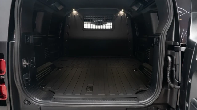 Land Rover Defender (25 Reg) 110 3.0 D350 X-Dynamic HSE Hard Top Commercial (3 Seat) (+VAT) Image 4