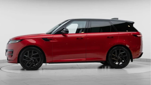 Land Rover Range Rover Sport (72 Reg) 3.0 D300 Dynamic SE (Black Pack) Image 4