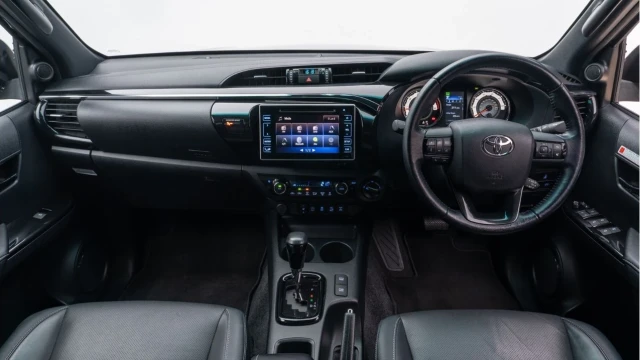 Toyota Hi-Lux (68 Reg) 2.4 D-4D Invincible X (No VAT) Image 2