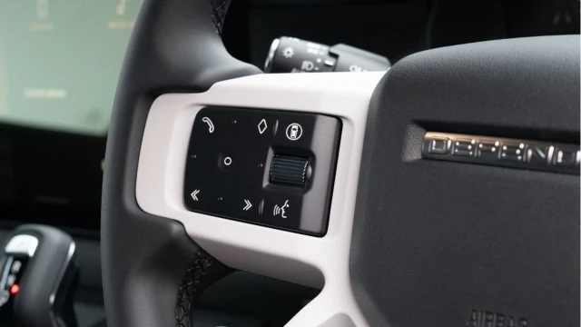 Land Rover Defender (25 Reg) 90 3.0 D250 S Hard Top Commercial (3 Seat) (+VAT) Image 6