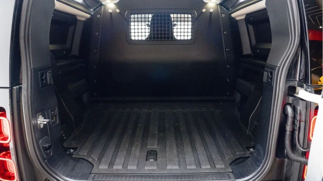 Land Rover Defender (21 Reg) 3.0 D200 Hard Top Commercial (3 Seat) (+VAT) Image 4