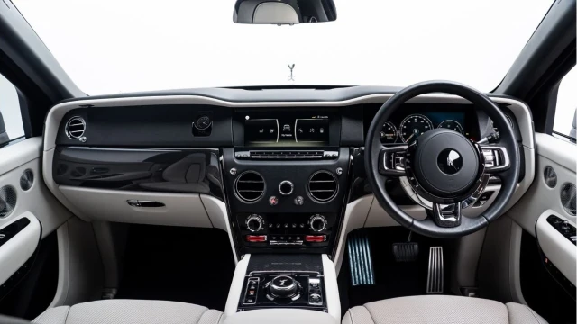 Rolls-Royce Cullinan (23 Reg) 6.7 V12 Black Badge Image 2