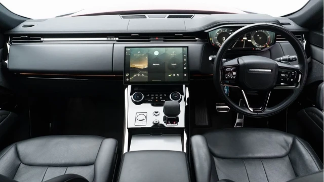 Land Rover Range Rover Sport (72 Reg) 3.0 D300 Dynamic SE (Black Pack) Image 2