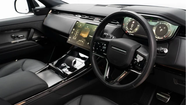 Land Rover Range Rover Sport (24 Reg) 3.0 D300 Dynamic SE (Black Pack) Image 2