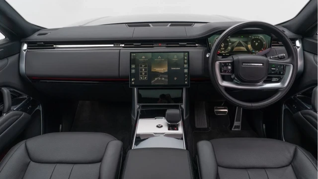 Land Rover Range Rover (74 Reg) 3.0 D300 SE (Shadow Pack) Image 2