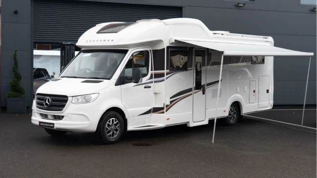 Coachman Travel Master 565 (74 Reg) 2.0D Auto (4 Berth) Image 2