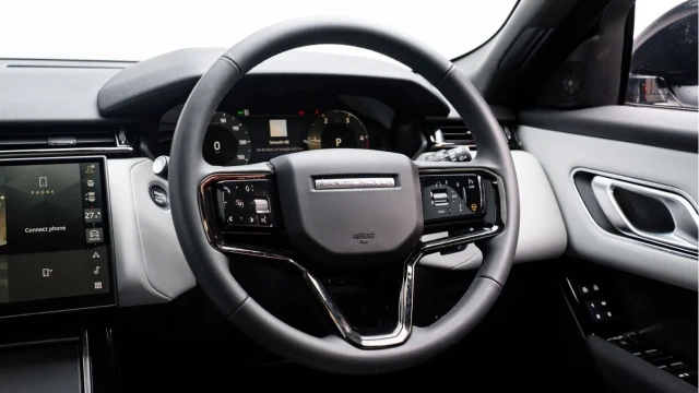 Land Rover Range Rover Velar (24 Reg) 2.0 D200 Dynamic SE (Black Pack) Image 7