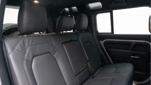 Land Rover Defender (75 Reg) 110 3.0 D250 X-Dynamic HSE (Bespoke) Image 6