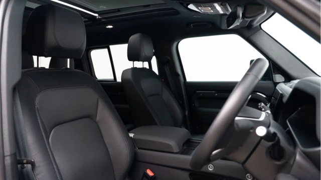 Land Rover Defender (73 Reg) 130 3.0 P300 X-Dynamic SE (8 Seat) Image 3
