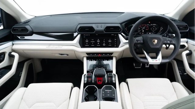 Lamborghini Urus (74 Reg) 4.0 V8 SE (Hybrid) Image 2