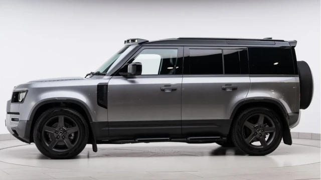 Land Rover Defender (24 Reg) 110 3.0 D250 SE Hard Top Commercial (6 Seat) (+VAT) Image 5