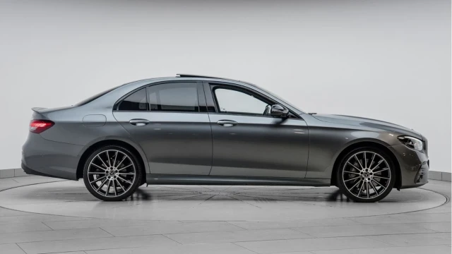 Mercedes-Benz E Class (23 Reg) E400 2.9D AMG Line Night Edition Premium Plus 4Matic Image 5